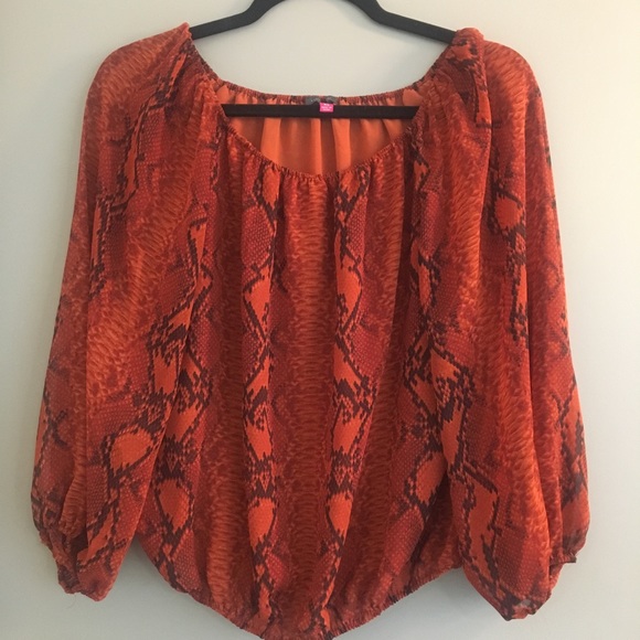 Vince Camuto Snake Print Off the Shoulder Top - Picture 4 of 8
